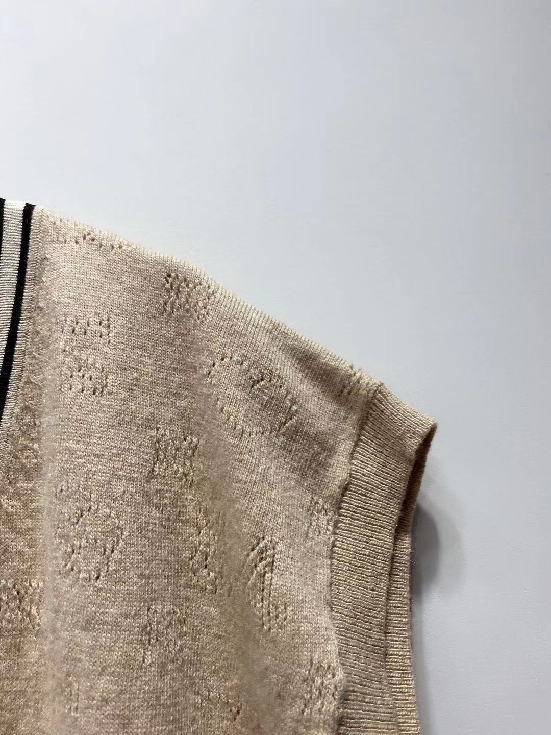 여성용 v 넥 니트 조끼 속이 빈 줄무늬 민소매 스웨터, 2021 년 초가을 여성 캐주얼 풀오버 탑스